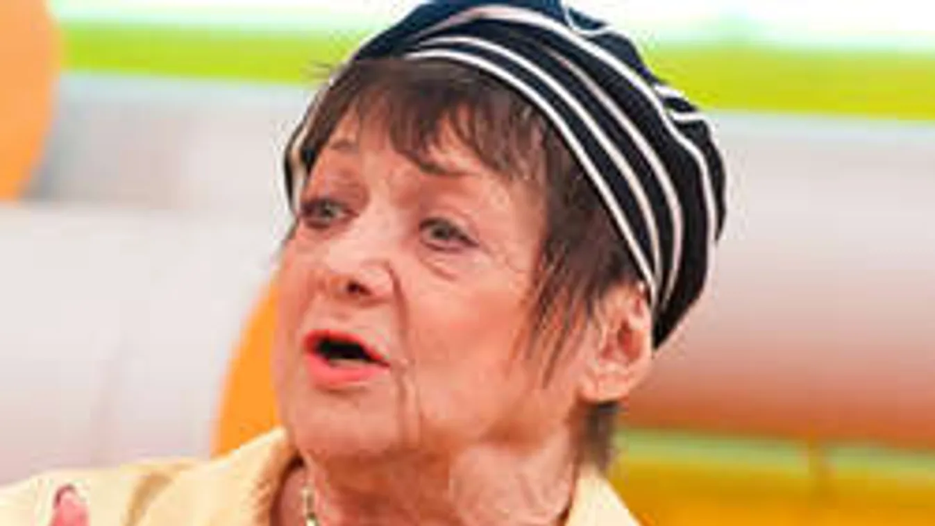 Óriási fájdalmai vannak, járni sem tud a Szomszédok csúcssztárja