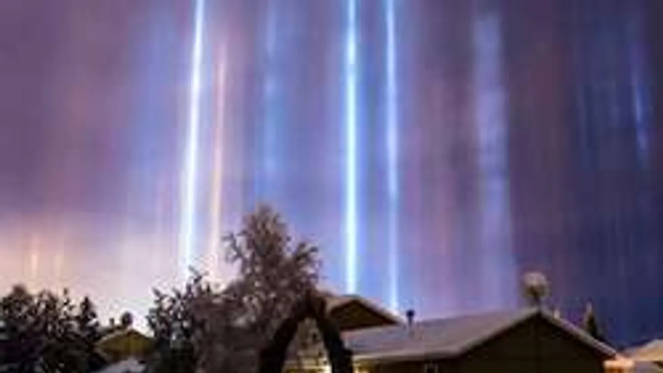 Megnyílt a tér-idő kapu: fénysípokon ereszkedtek alá az idegenek