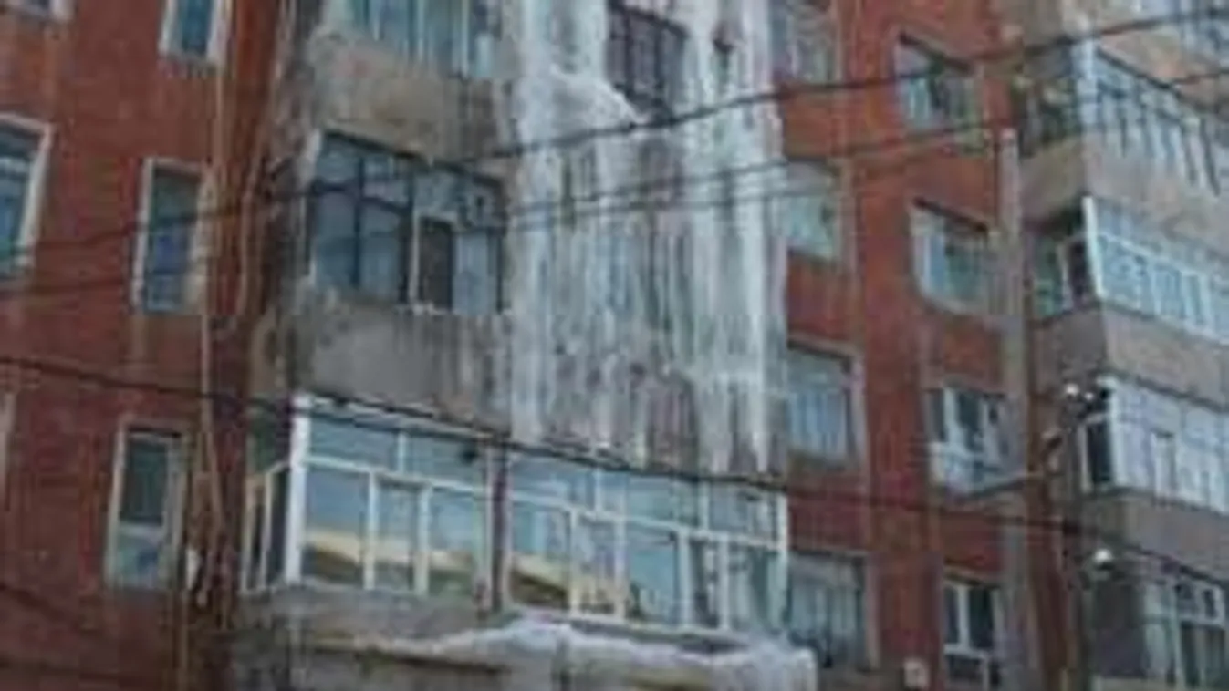 Gyilkos méret! Ekkora jégcsapot még nem fotóztak!