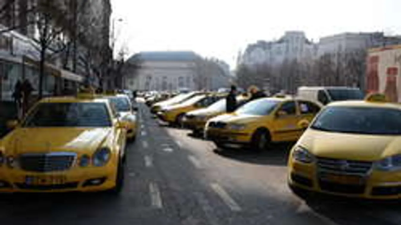 A taxisok megint akkora öngólt rúgtak, hogy kiszakadt a háló...