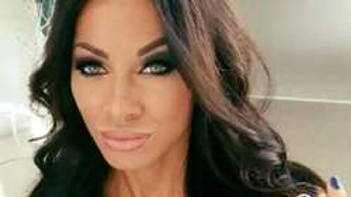 Szűk bőrszerkóba préselte hatalmas melleit a szexi magyar DJ - Fotó