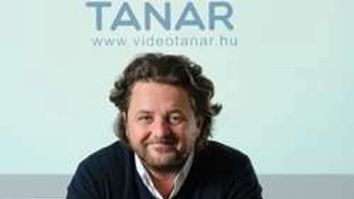 Ide lőjetek!  Rogán Antal szomszédja széthúzza az ingét...