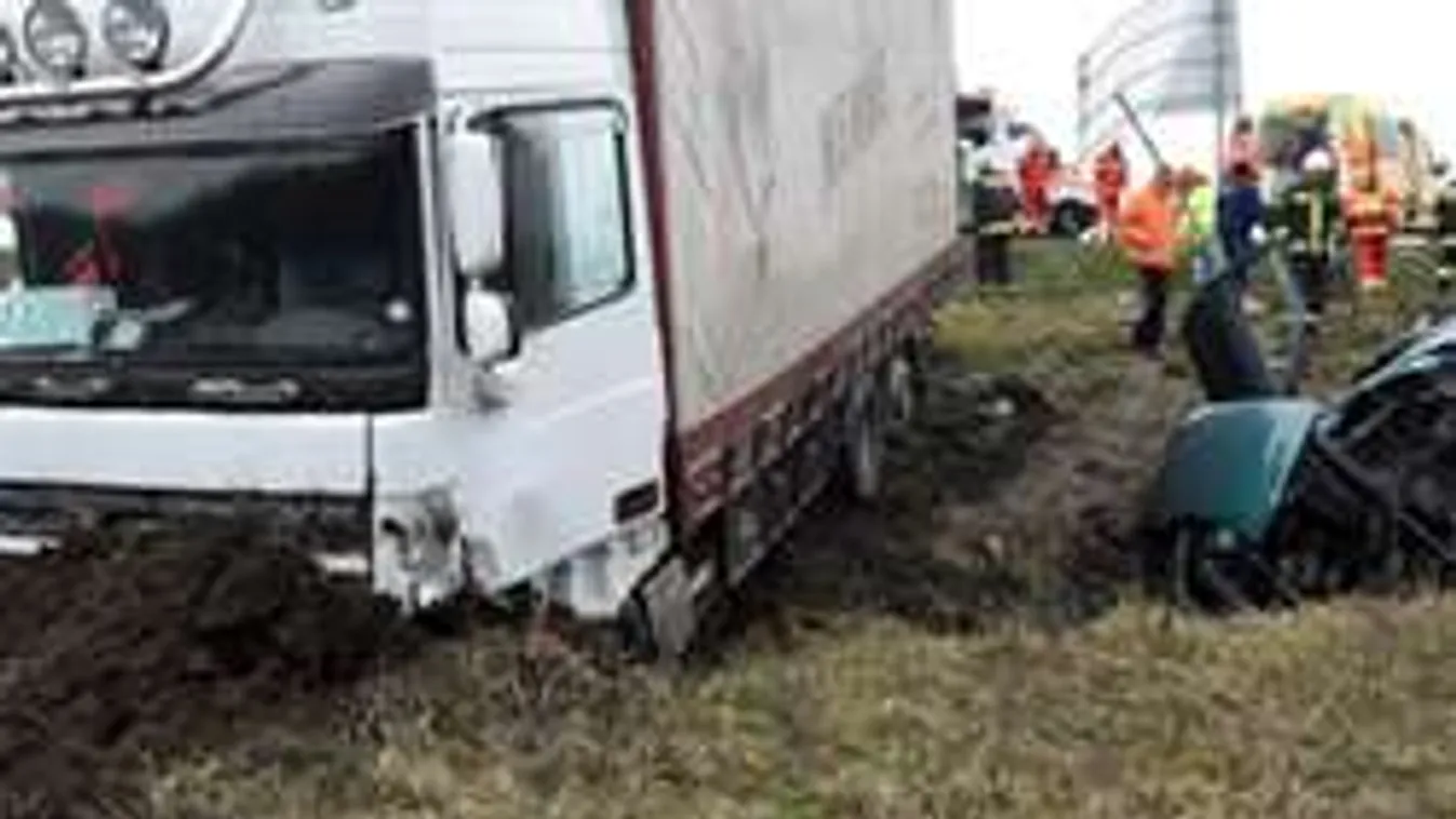 Ketten haltak meg a szolnoki brutális balesetben - Fotók