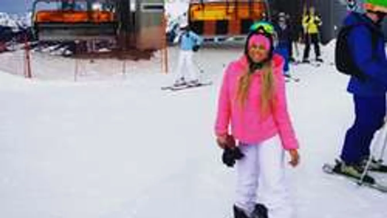 Balesetet szenvedett a VV szőke bombázója