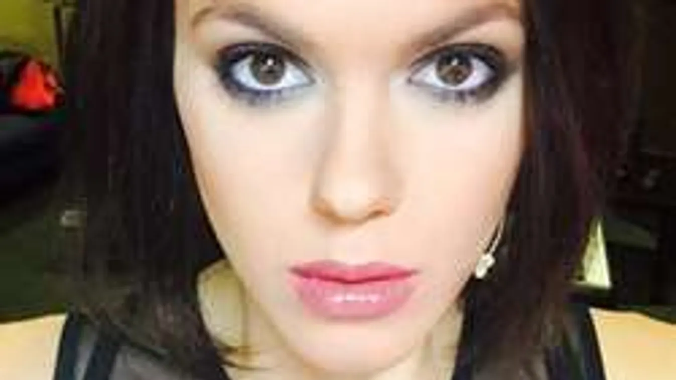 Õrült álhíreket terjesztenek a terhes Csobot Adélról