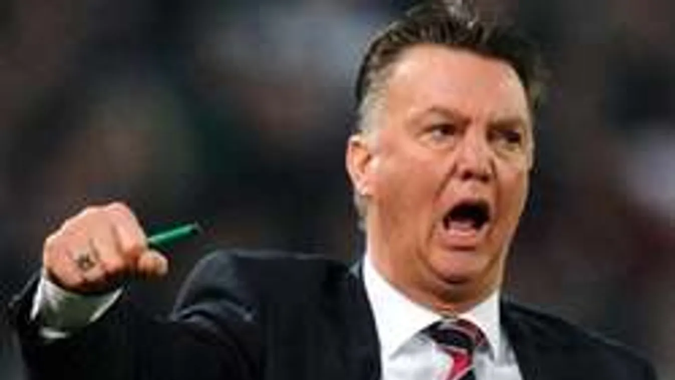 Van Gaalon röhögött a stadion, összeesett a kispadnál - videó