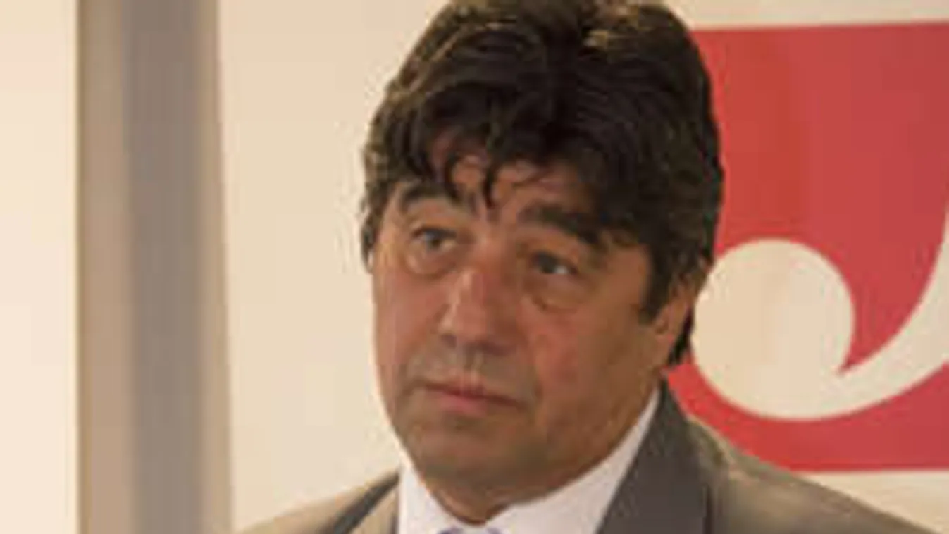 Õ Nemcsák Károly új szerelme