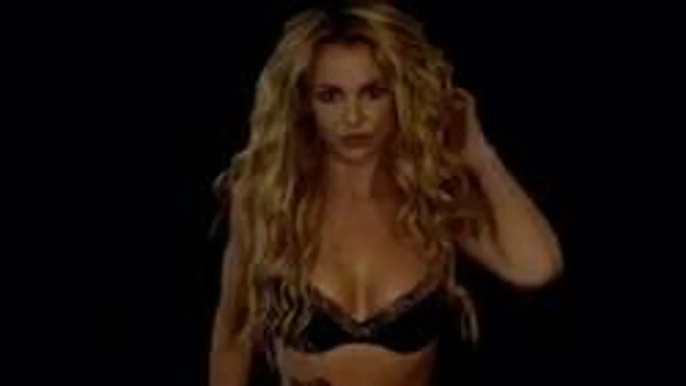 A fehérneműs Britney Spearstől leesik az állad! - Videók