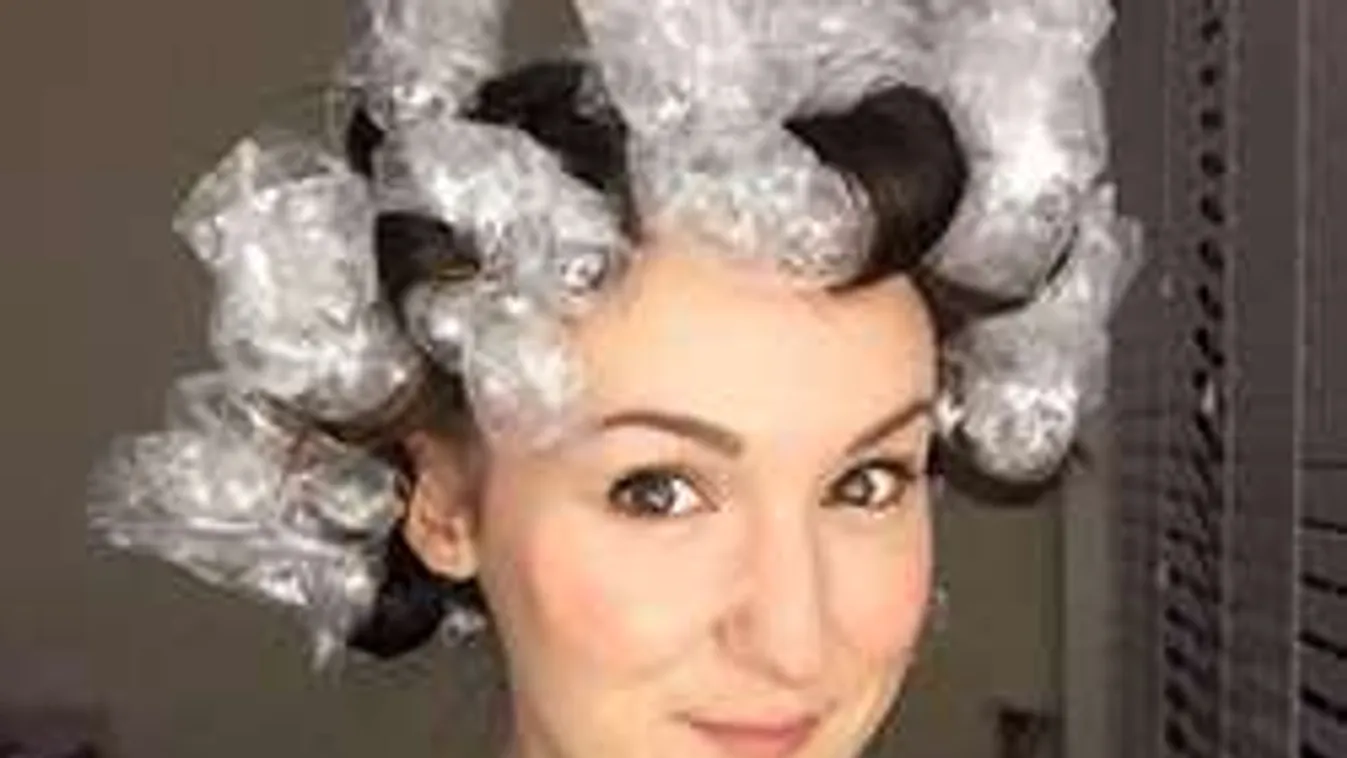 Nincs otthon hajcsavaró? Göndörítsd a hajad sokkal egyszerűbben!