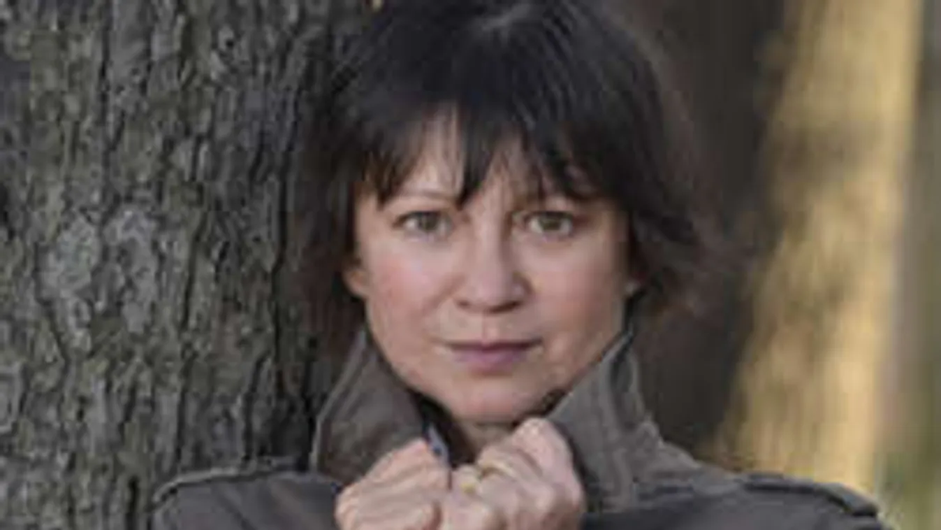 Valamiféle súlyos tartozás miatt zaklatják Görbe Nórát!