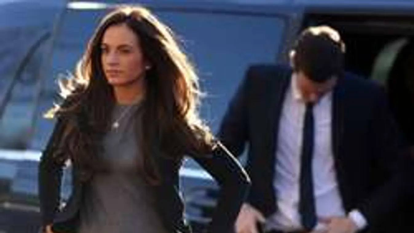 Elhagyta barátnője a kiskorúval szexelő sztárt