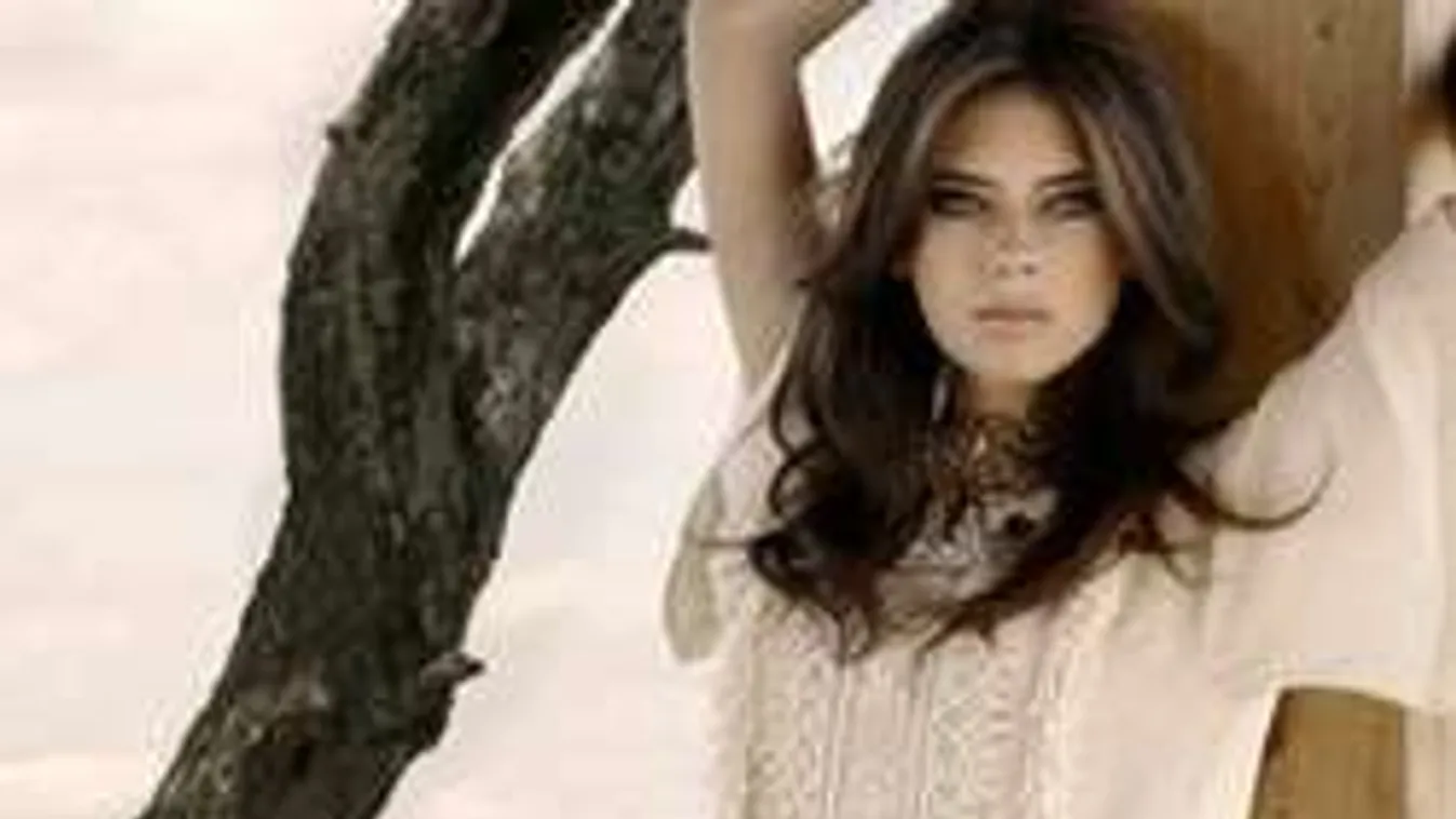 Egyre dögösebb bombázó a magyar tévé időjósa - Fotók