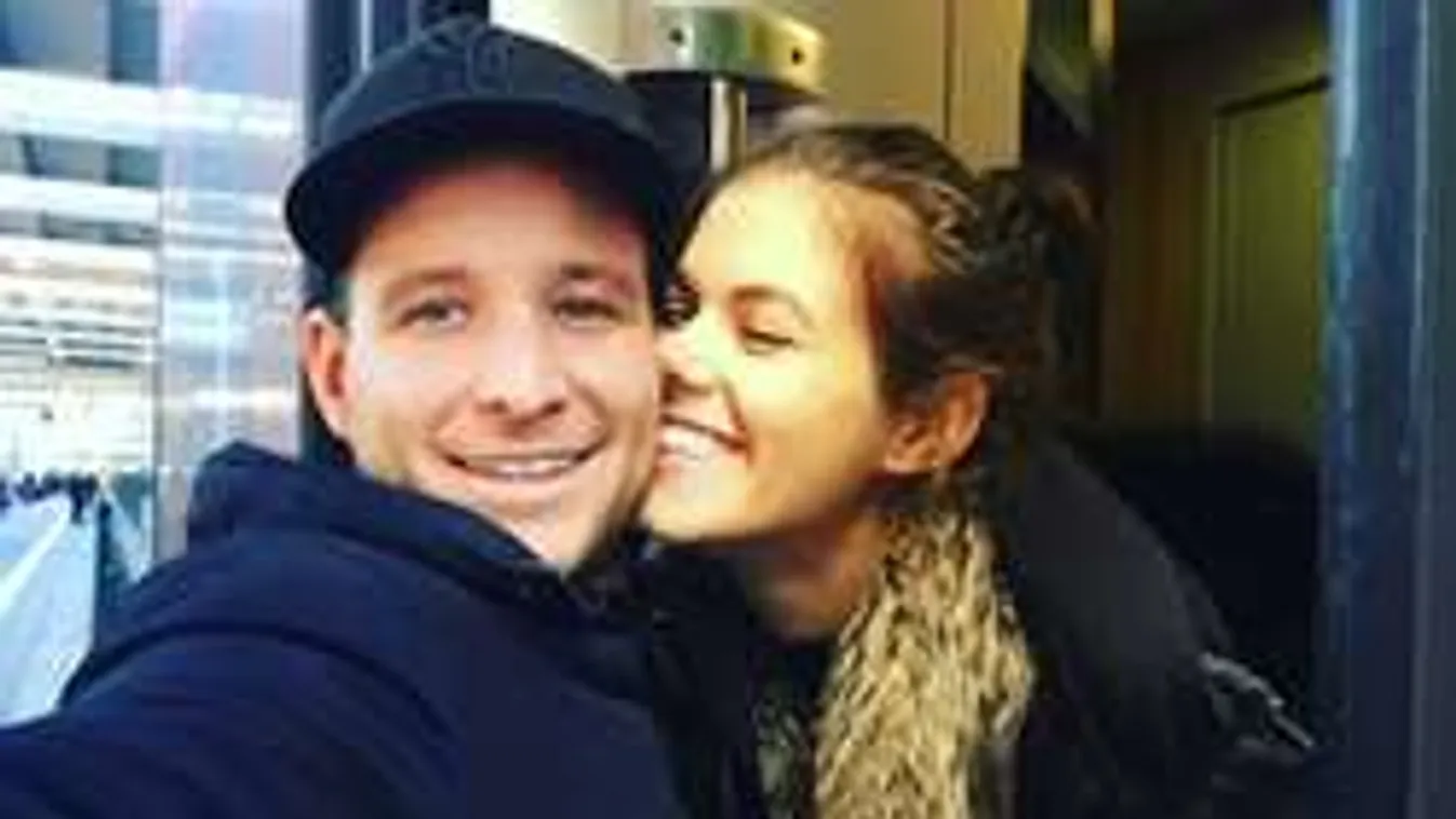 Megmutatta pucér terhespocakját a magyar énekesnő - Fotó