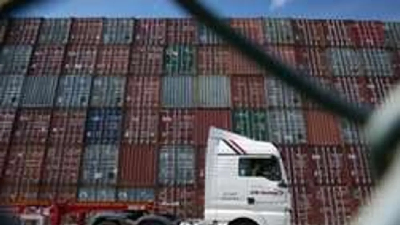 Fémkonténerekből épít vasfüggönyt Ausztria a magyar határra!