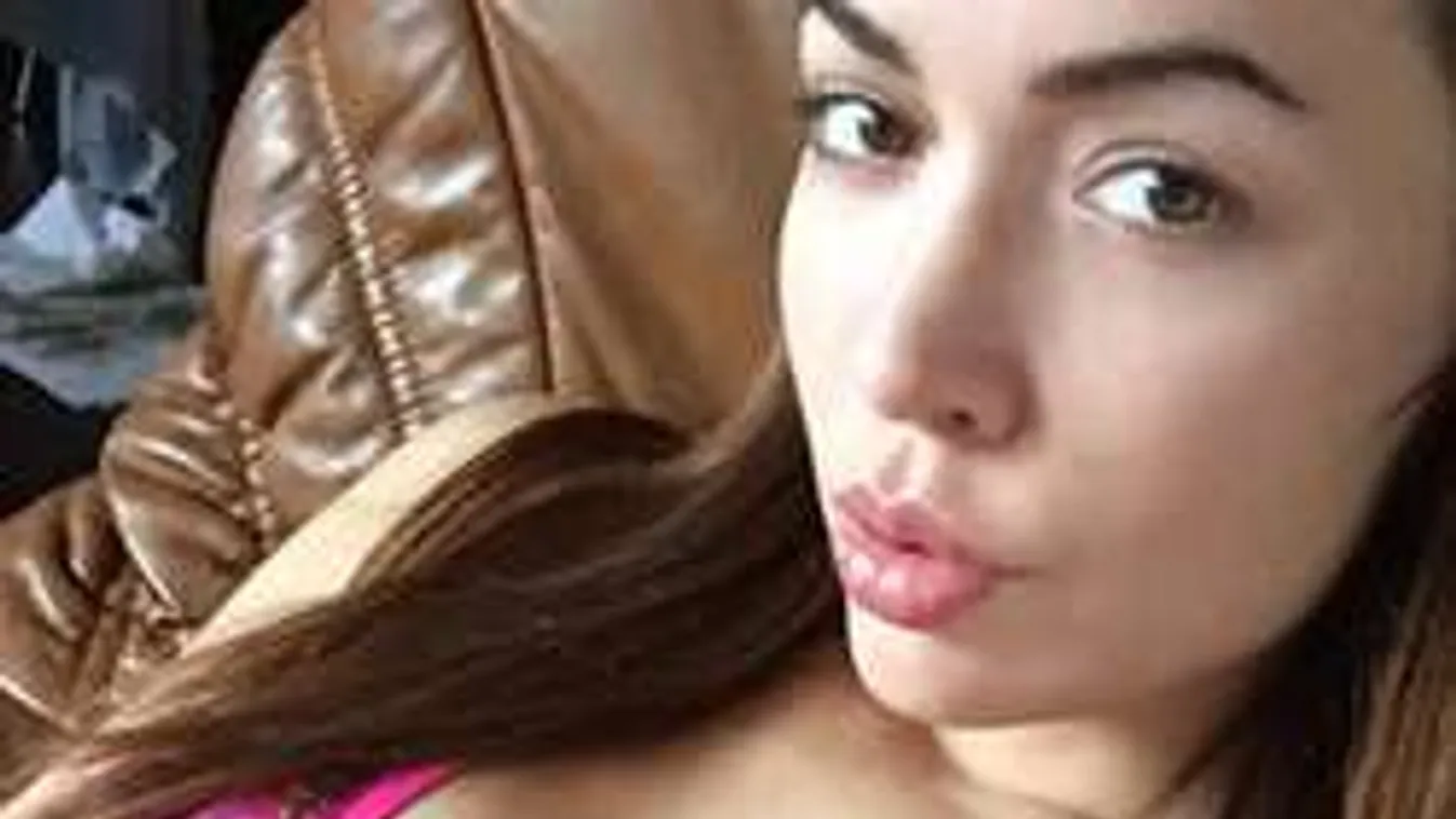 Gigadekoltázst villantott a világhírű magyar playmate! - Fotó