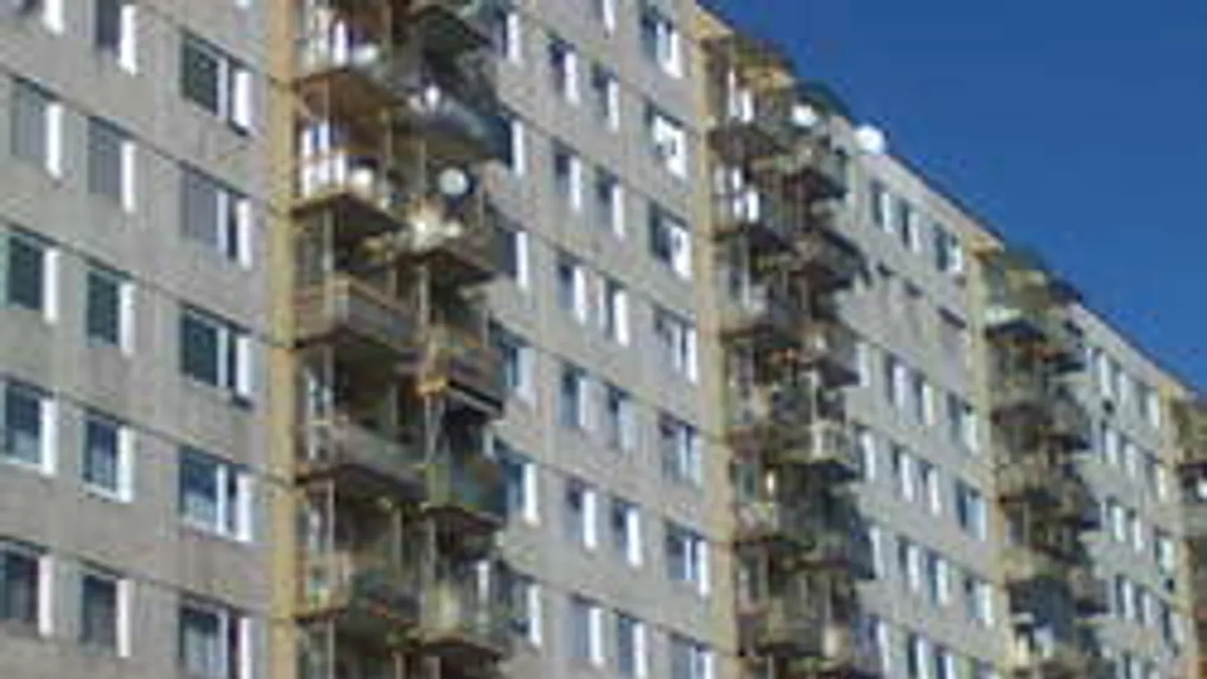 Megfagy a véred! Kisbaba mászott ki a panel ablakába, túlélte! VIDEÓ