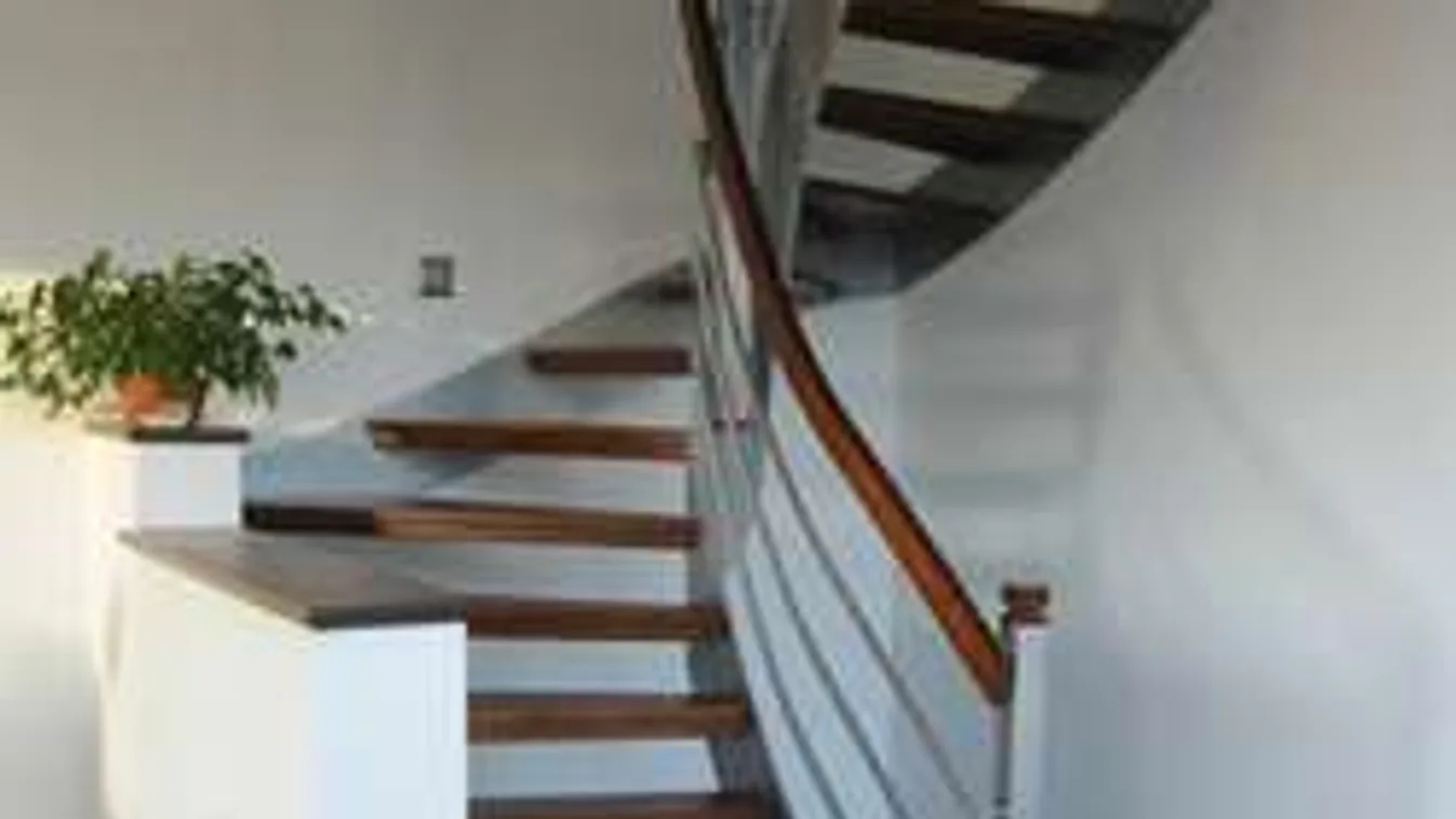 Munkahelyi szexbaleset: kórház lett a vége a heves lépcsőházi aktusnak