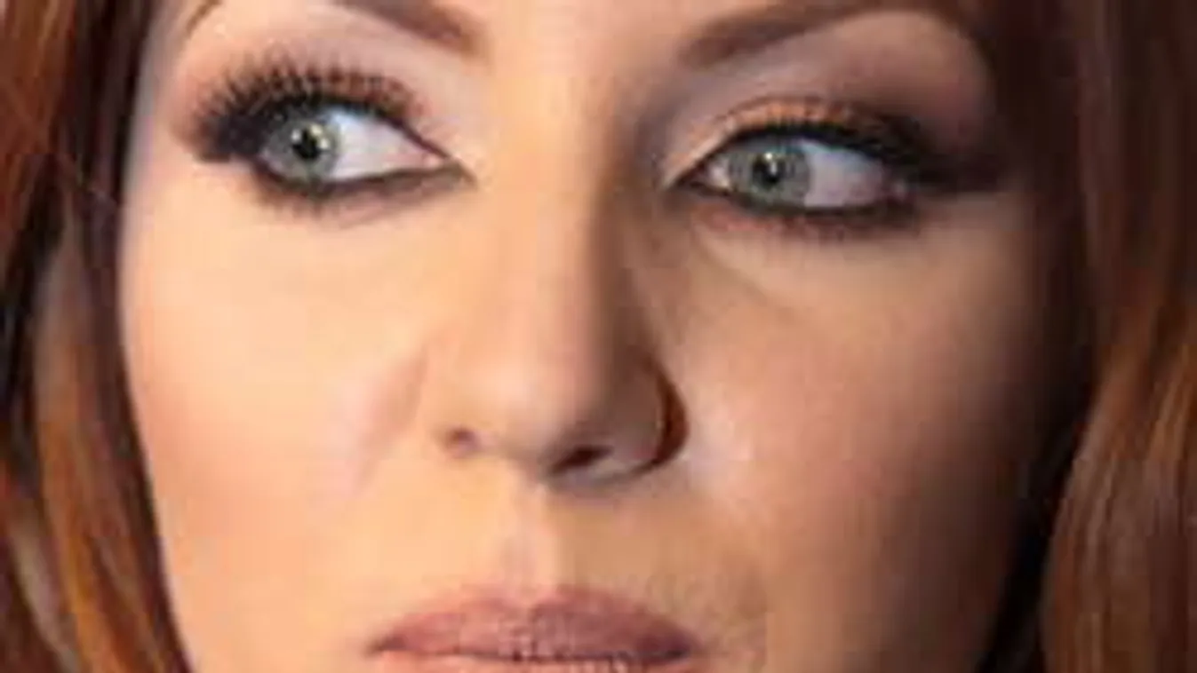 Vajon mivel dobta fel Tolvai Reni szexi harisnyakötőjét? Eláruljuk!