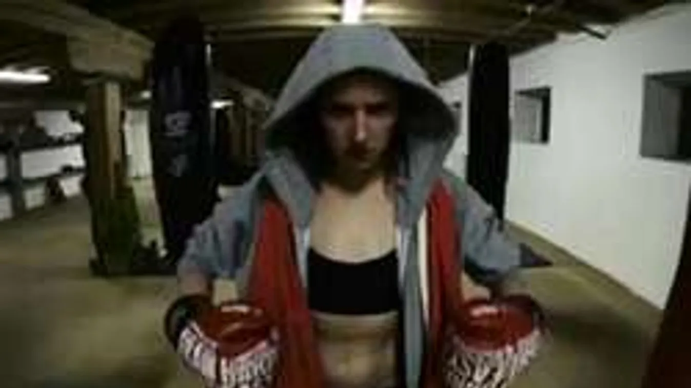 Dalt írtak Hosszú Katinkáról, ő a klip főszereplője - videó