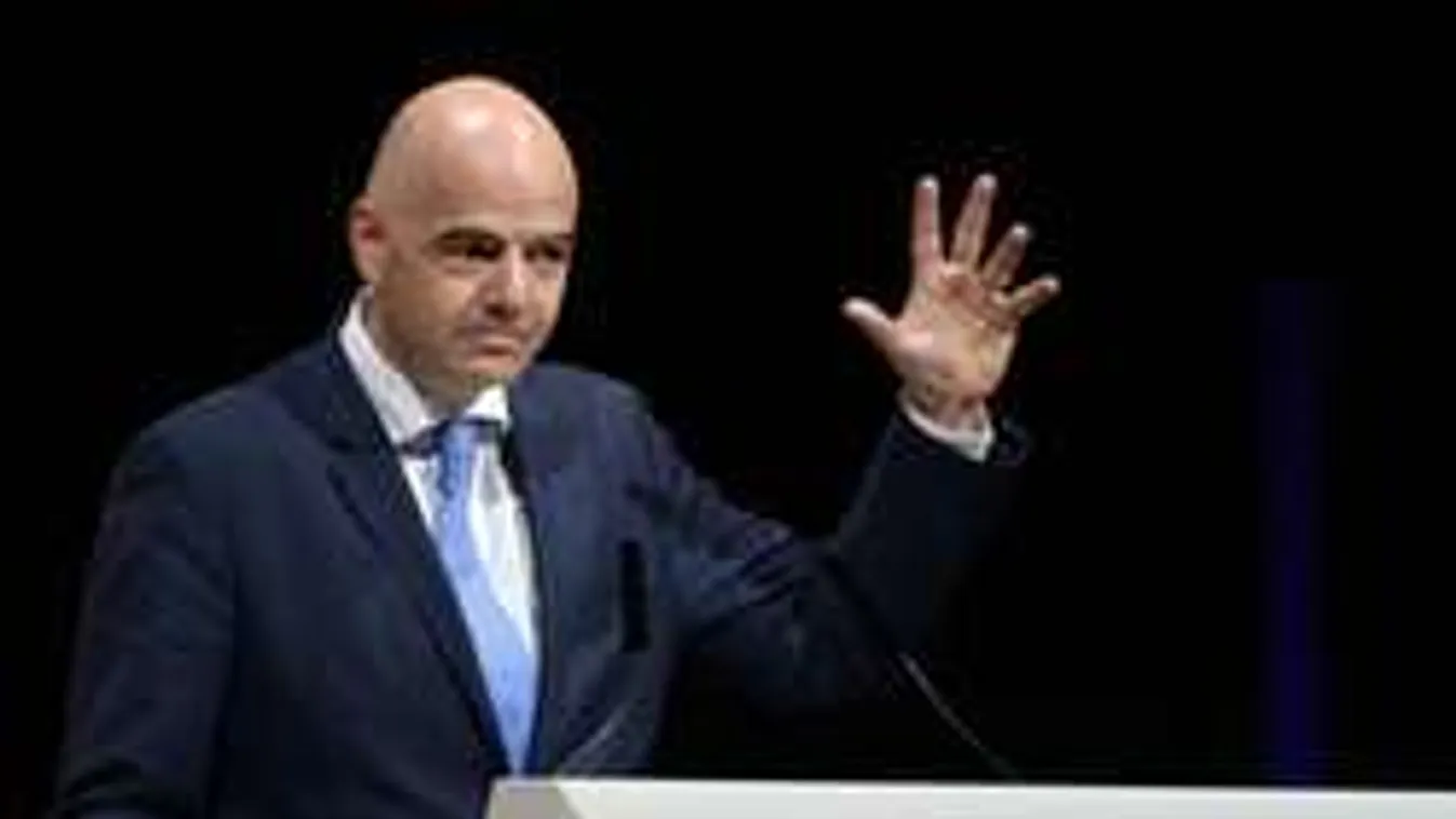 Ezt tette első munkanapján a FIFA új elnöke: ez igen!