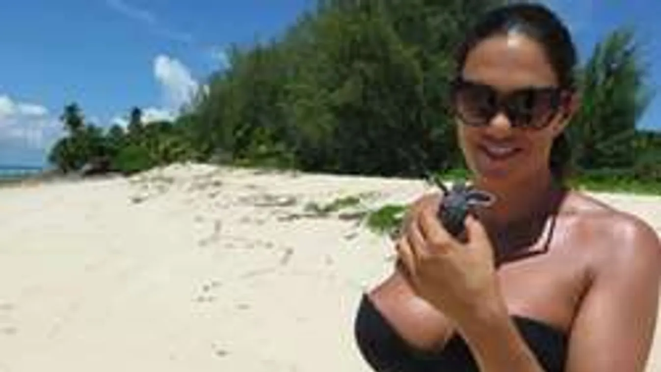 Bódi Sylvi érdekes kompozícióban mutatta meg gigadekoltázsát - Fotó