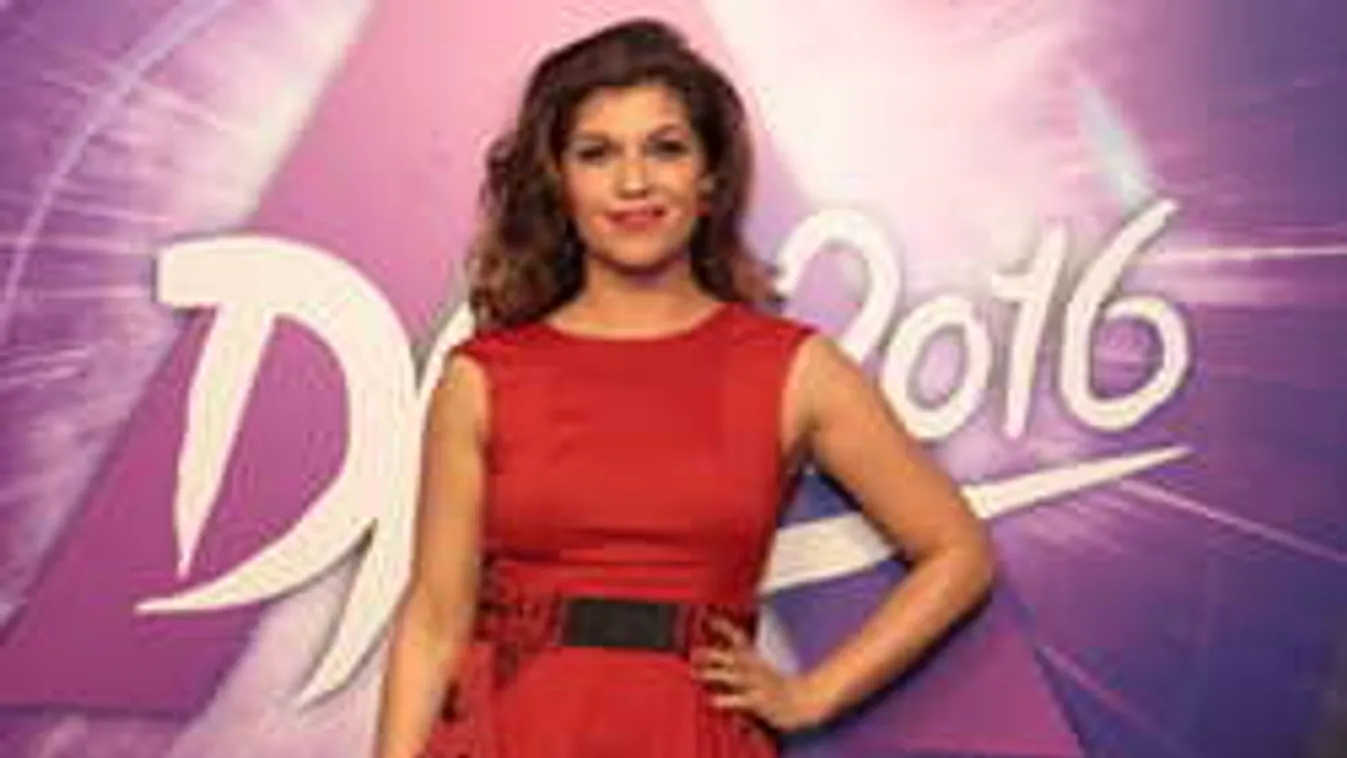 Alig jut ideje a szerelemre A Dal dögös énekesnőjének