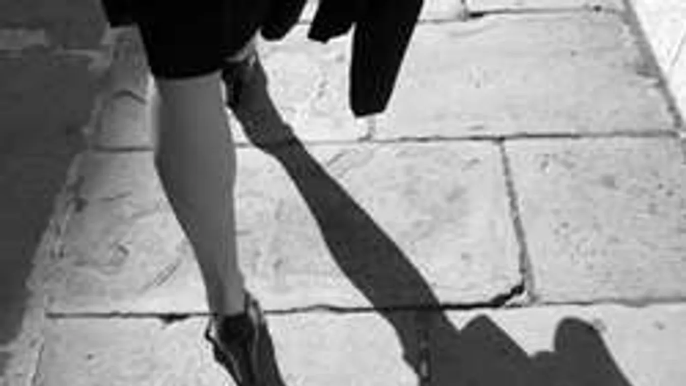 Prostinak öltözött olasz rendőrnők buktatták le a tiszacsegei stricit