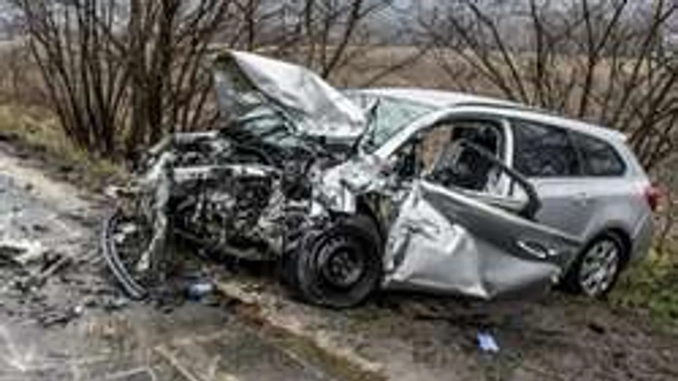 Durva fotók a halálos dunaalmási balesetről!