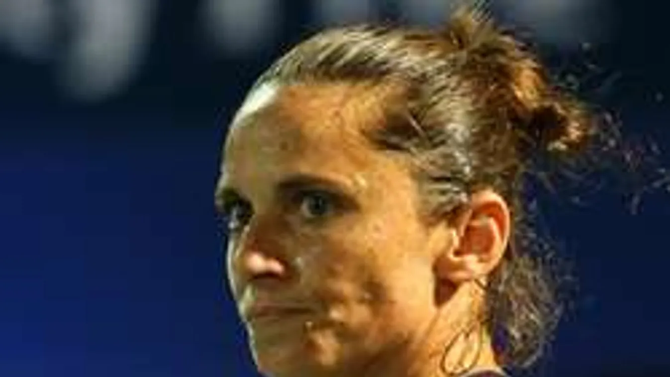 Teniszrajongó macska volt az ász a pályán - videó