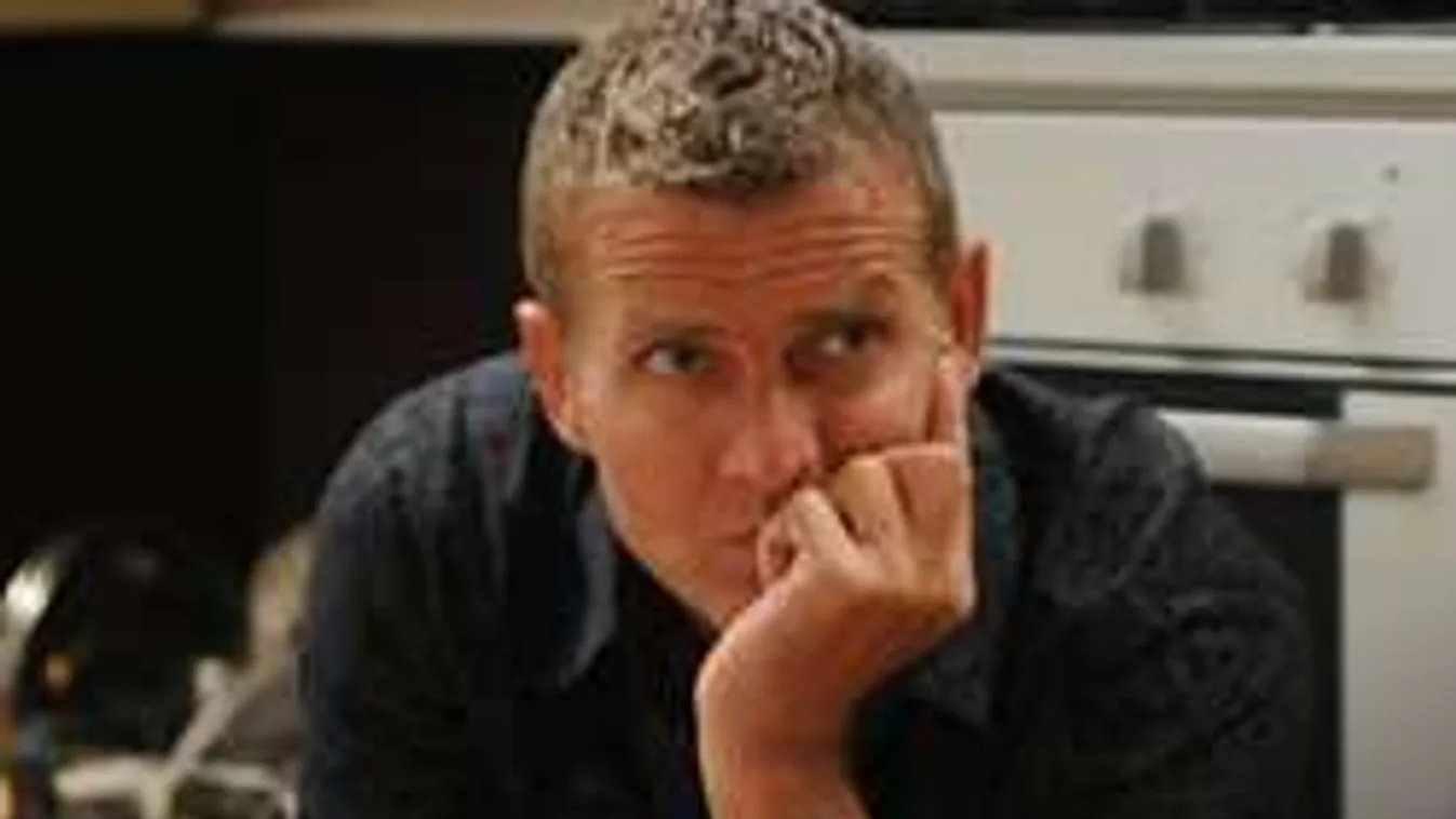 Összecsaptak a hullámok Rékasi Károly feje fölött