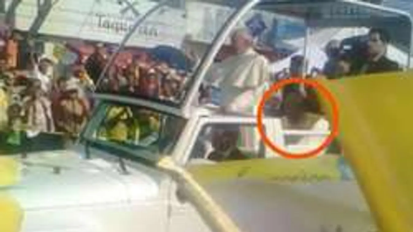 Földönkívüli lény Ferenc pápa testőrségében? - fotó