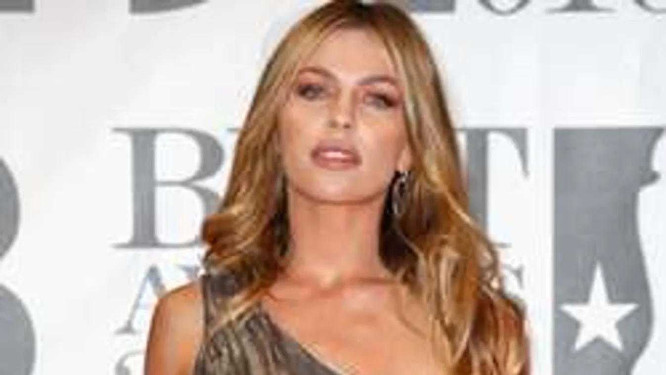 Még mindig őrjítően szexi a futballsztár neje - fotó