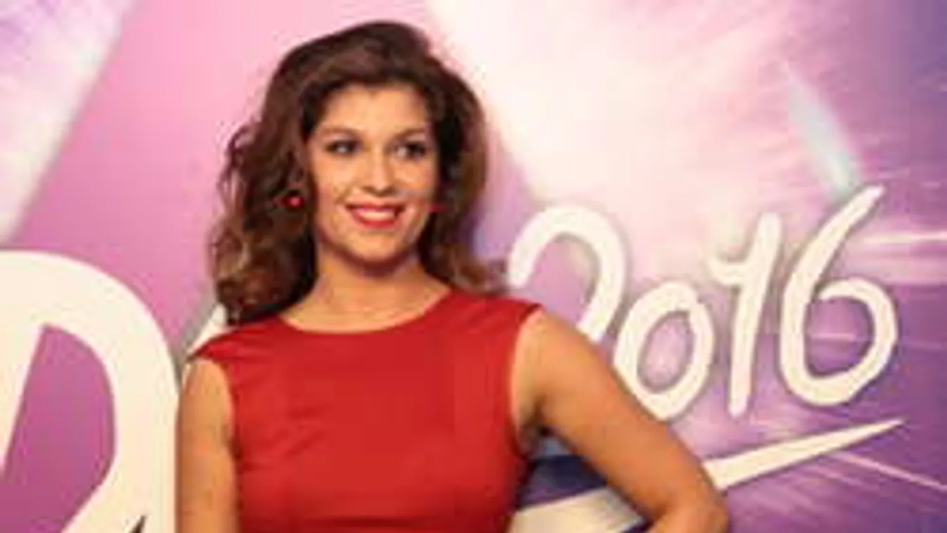 Valami szokatlan történt az énekesnő arcával