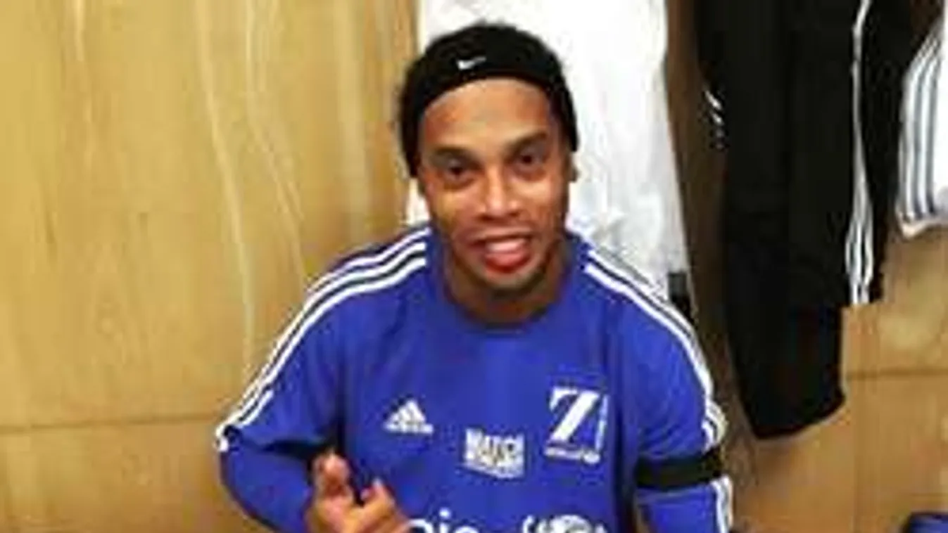 Micsoda autogram! Meccs közben kért aláírást a bíró - videó