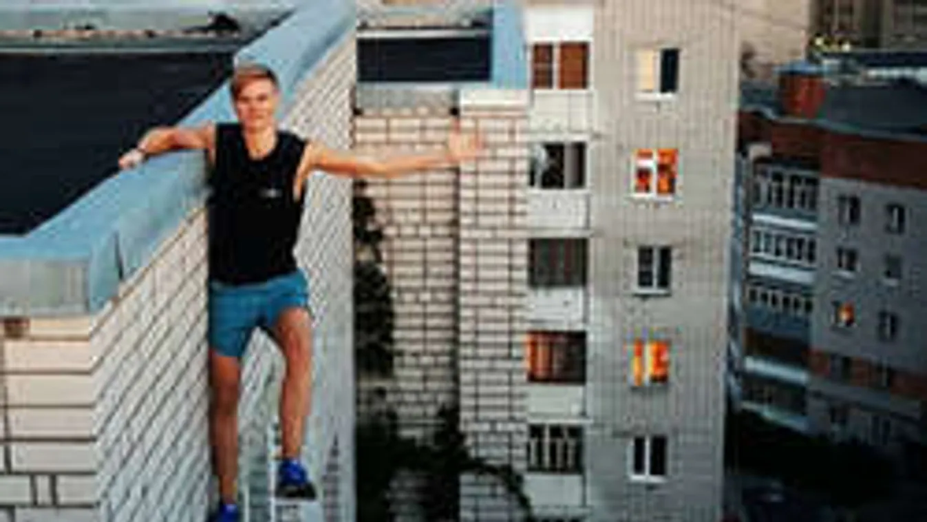 Többen halnak meg szelfizés közben, mint cápatámadástól!