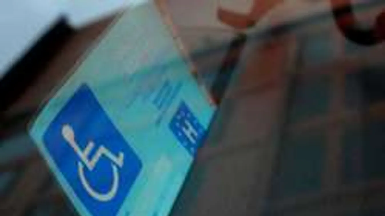 Újra bizonyítania kell mozgáskorlátozottságát a 91 éves néninek