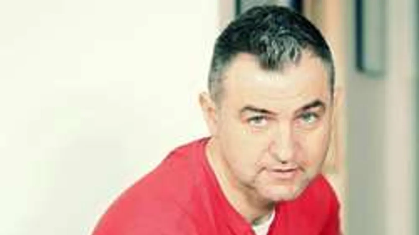 Vallási szekta miatt nem láthatja fiát a magyar énekes