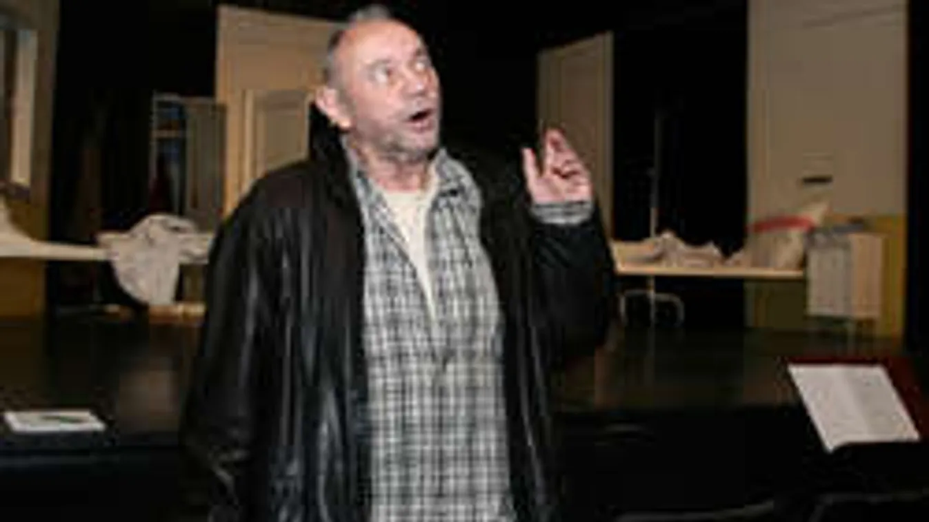 Botrányba fulladt a színész családi keresztelője, összecserélték a gyerekeket