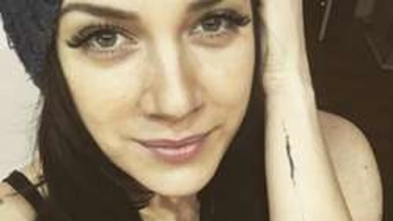 Ilyen Tóth Gabi ébredés után, smink nélkül - Fotó