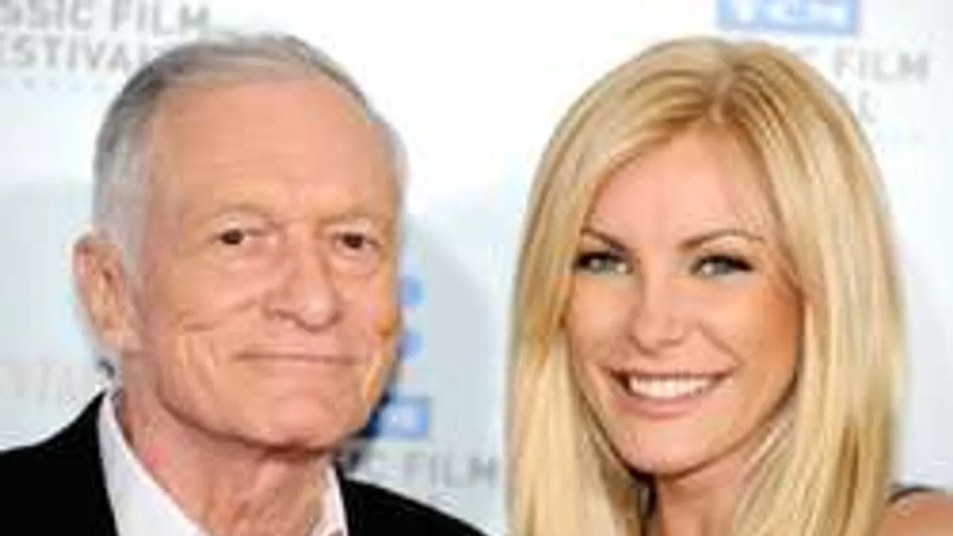 Kezeivel tartja meg hatalmas melleit a sajtómágnás fiatal felesége