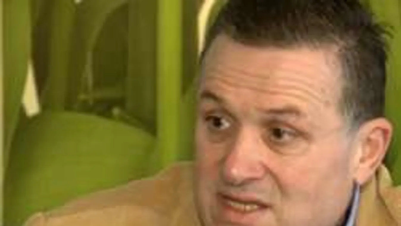 Rémálmok gyötrik Lajcsi gyerekeit a rendőrök miatt - Videó