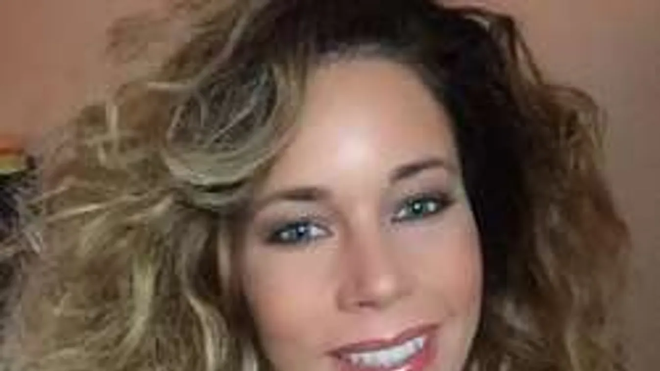 Baukó Éva kihívó ruhájánál álmodni se lehetne rövidebbet - Fotó