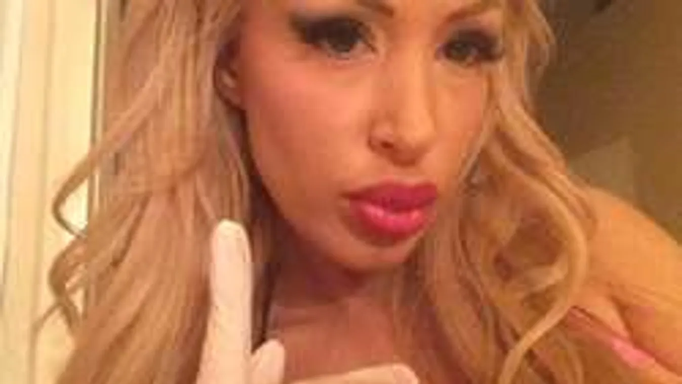 Szexoldalon hirdeti magát a dögös magyar celeblány!