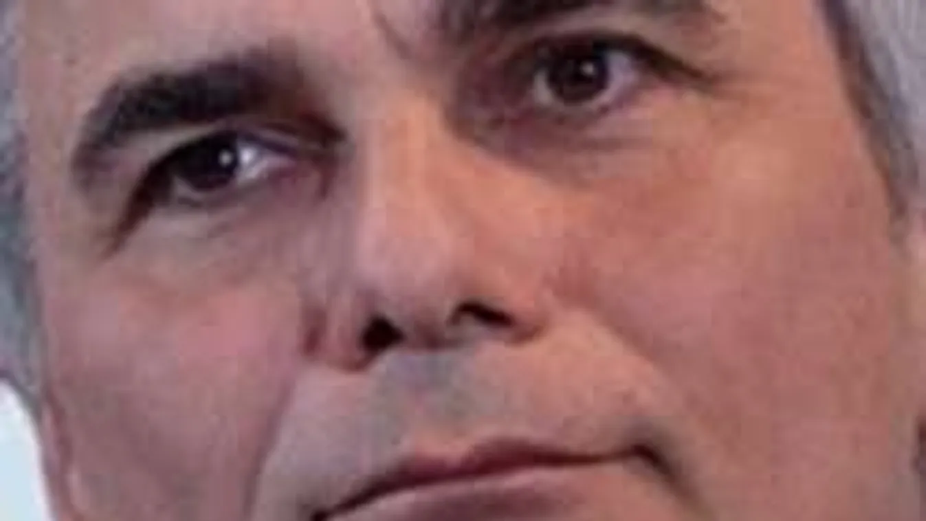 Az osztrák kancellár ismét a magyarokra mutogat és Merkelről vizionál!