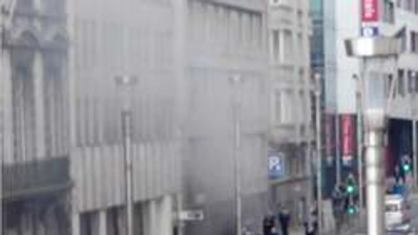 Két helyen is robbantottak Brüsszelben, megtámadtak egy metróvonalat