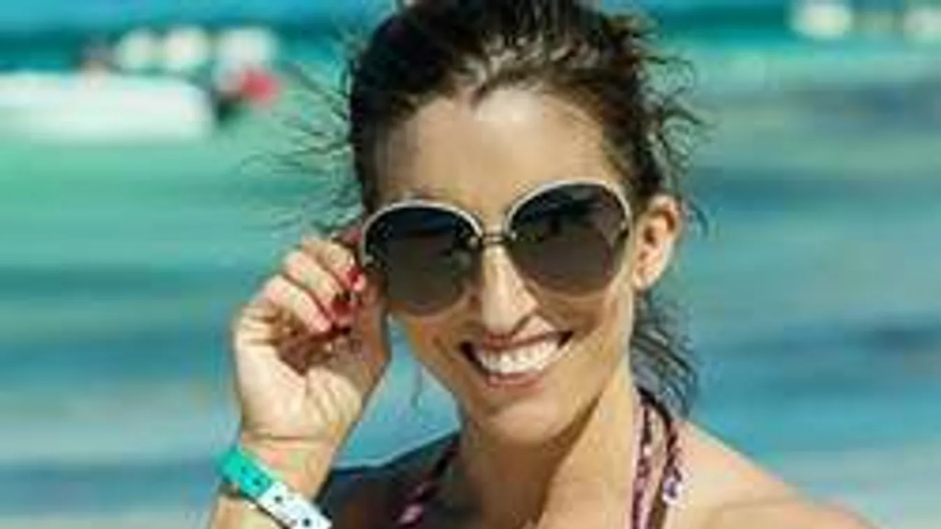 Rubint Réka elképesztően szexit alakított a tengerparton - fotók