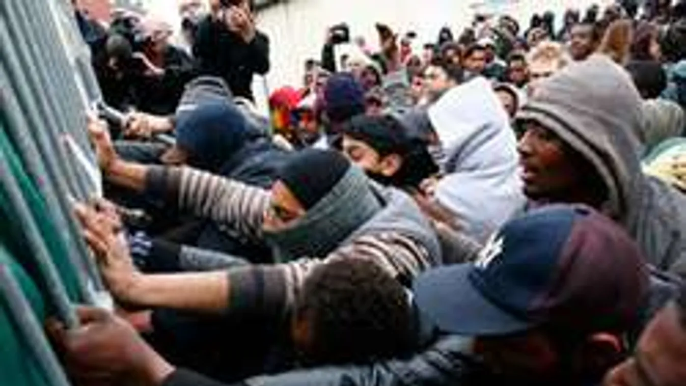 Fel akarta gyújtani magát egy migráns a görög-macedón határon!