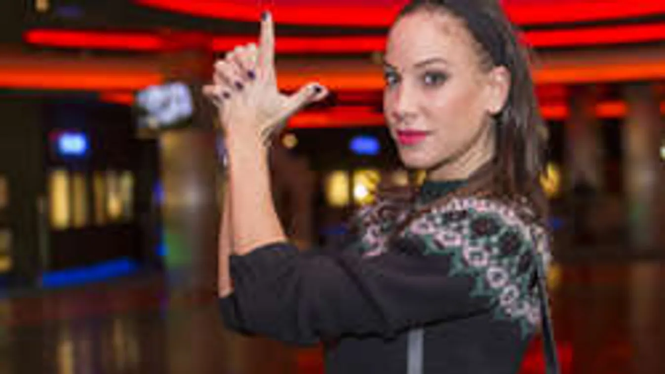 Vajna Tímea hosszú combjaitól elaléltak az angolok! - Fotó