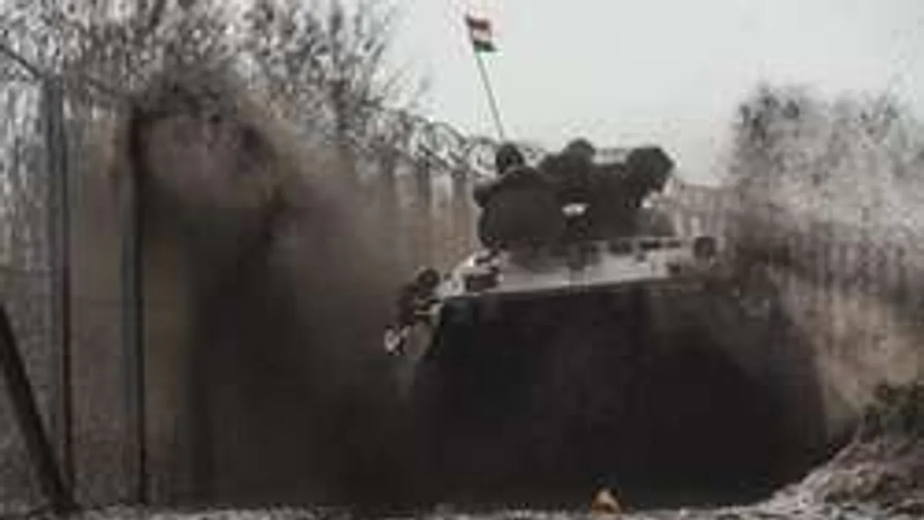 Tankokat vezényeltek Röszkére! Friss fotók a határról!