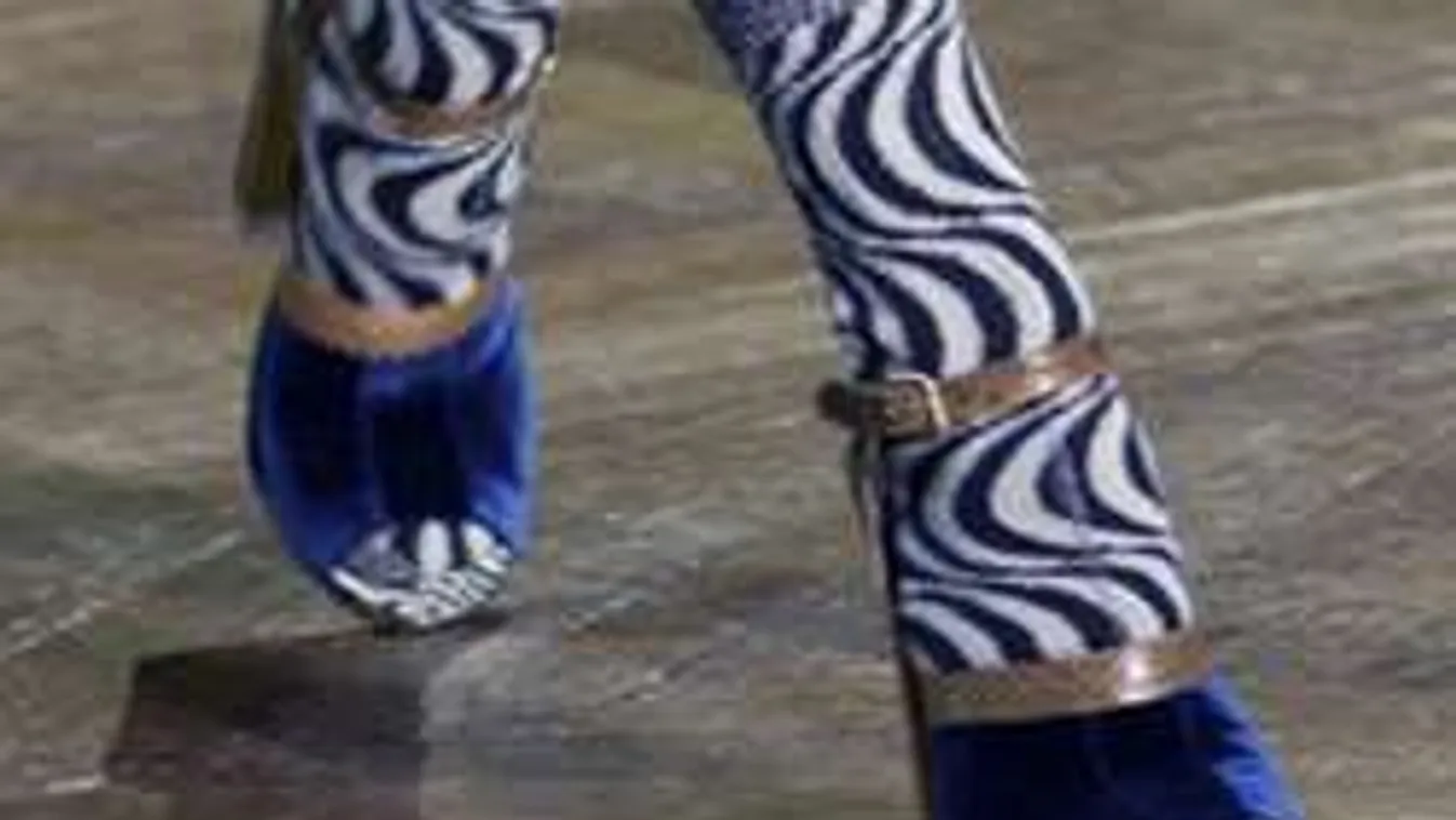 Felháborító, amit az új divat művel a női lábbal!